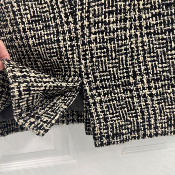 Beautiful Vintage Harrods of London Tweed Wool Suit, Size 4 - Picture 6 of 8